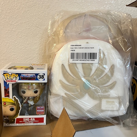 Limited Edition Wondercon 2022 She-Ra Funko Pop and Backpack - Picture 1 of 15